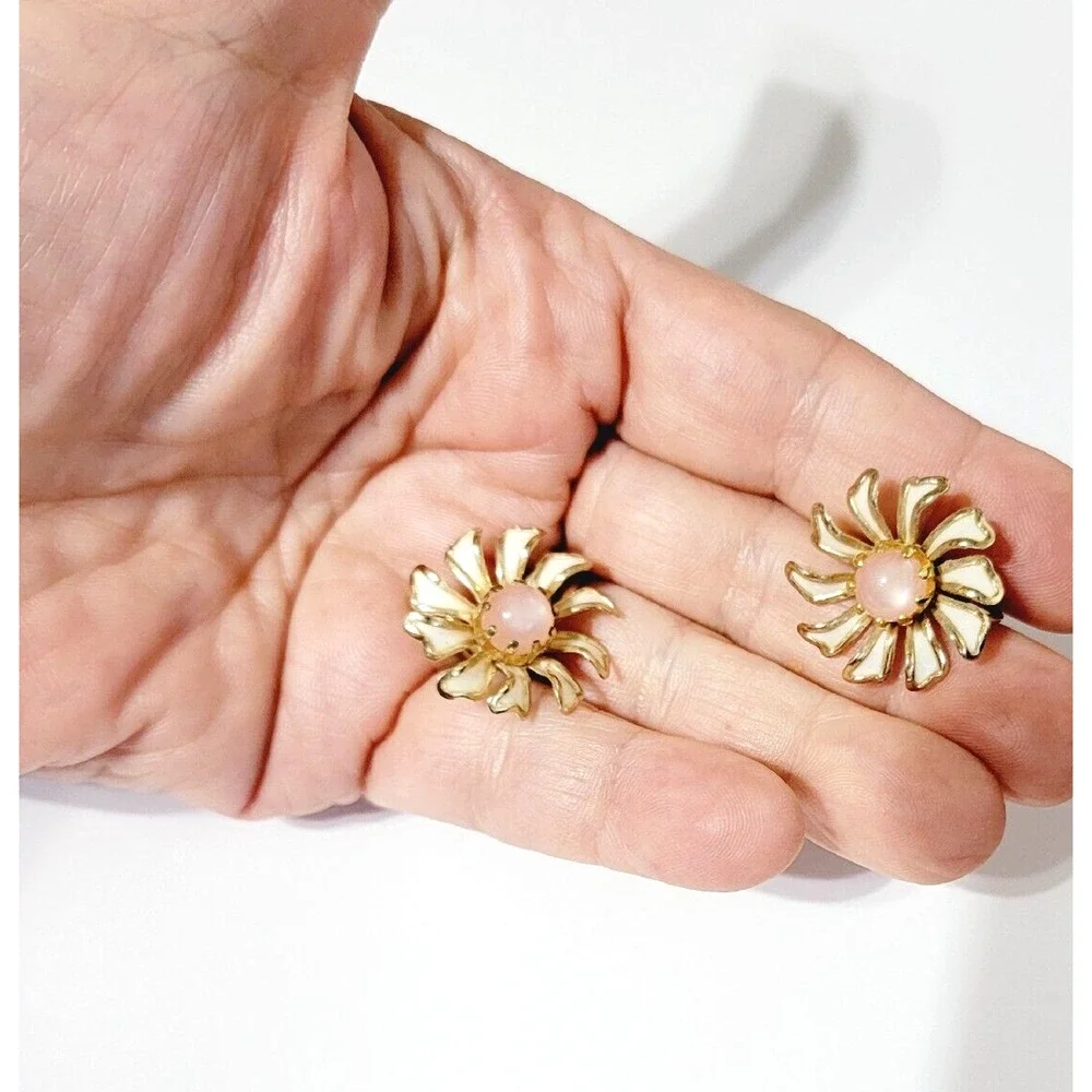 Vintage Pink Moonglow White Enamel Flower Clip on Earrings Mid-Century wc-14